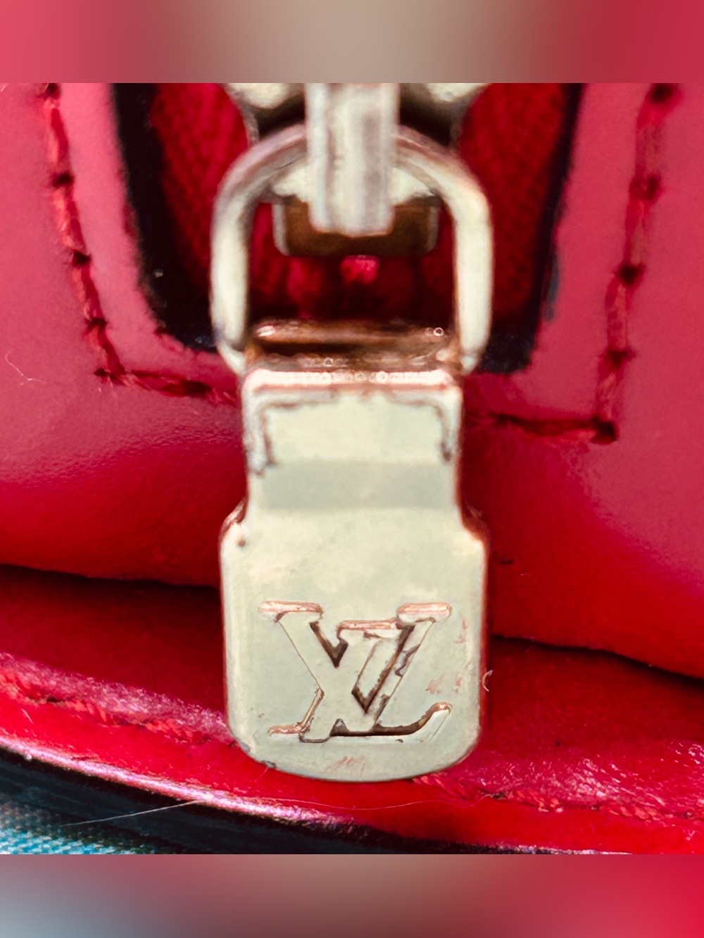 AUTHENTIC VINTAGE LOUIS VUITTON RED EPI COSMETIC POUCH PM - Picture 4 of 13